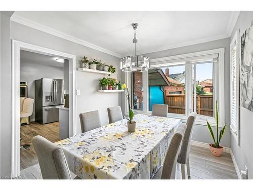 5019 Shirley Avenue, Niagara Falls, ON - Indoor Photo Showing Dining Room