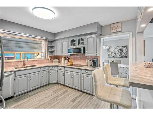 5019 Shirley Avenue, Niagara Falls, ON - Indoor Photo Showing Kitchen With Double Sink