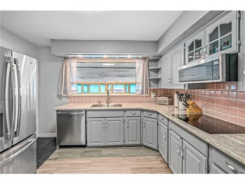 5019 Shirley Avenue, Niagara Falls, ON - Indoor Photo Showing Kitchen