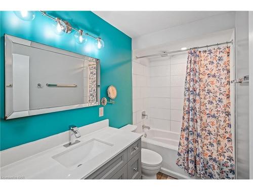 5019 Shirley Avenue, Niagara Falls, ON - Indoor Photo Showing Bathroom