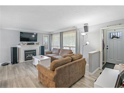 5019 Shirley Avenue, Niagara Falls, ON - Indoor Photo Showing Living Room With Fireplace