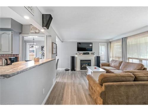 5019 Shirley Avenue, Niagara Falls, ON - Indoor Photo Showing Living Room With Fireplace