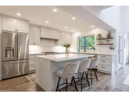 12 Scottdale Court, Pelham, ON - Indoor Photo Showing Kitchen With Upgraded Kitchen