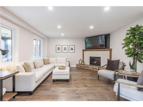 12 Scottdale Court, Pelham, ON - Indoor Photo Showing Living Room With Fireplace