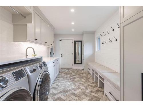 12 Scottdale Court, Pelham, ON - Indoor Photo Showing Laundry Room