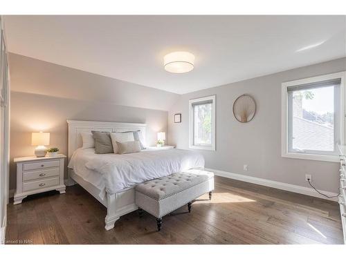 12 Scottdale Court, Pelham, ON - Indoor Photo Showing Bedroom