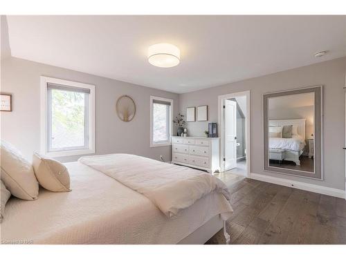 12 Scottdale Court, Pelham, ON - Indoor Photo Showing Bedroom