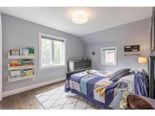 12 Scottdale Court, Pelham, ON - Indoor Photo Showing Bedroom