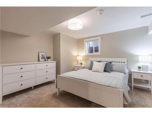 12 Scottdale Court, Pelham, ON - Indoor Photo Showing Bedroom