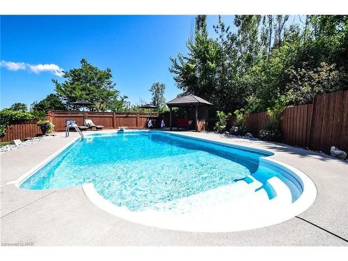 107 Melissa Crescent, Welland, ON - Outdoor With In Ground Pool With Backyard