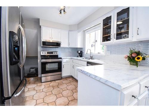 107 Melissa Crescent, Welland, ON - Indoor Photo Showing Kitchen With Upgraded Kitchen