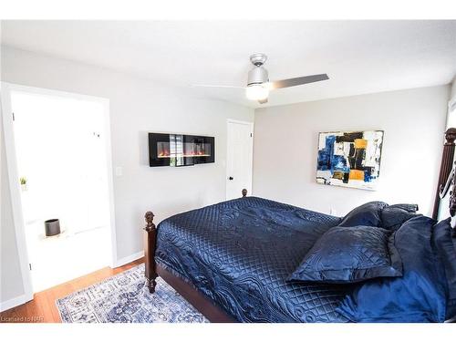 107 Melissa Crescent, Welland, ON - Indoor Photo Showing Bedroom