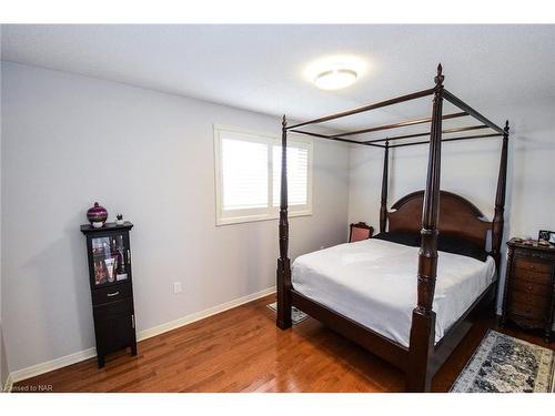 107 Melissa Crescent, Welland, ON - Indoor Photo Showing Bedroom