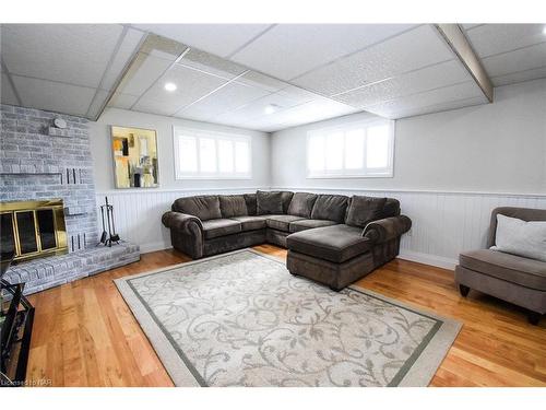 107 Melissa Crescent, Welland, ON - Indoor Photo Showing Living Room With Fireplace