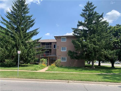 202-5222 Portage Road, Niagara Falls, ON - Outdoor With Balcony