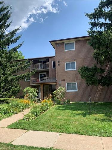 202-5222 Portage Road, Niagara Falls, ON - Outdoor With Balcony