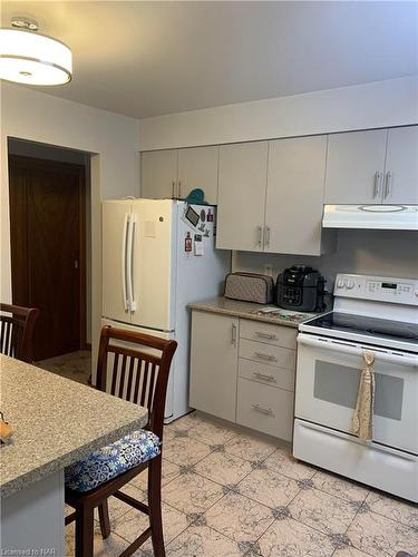 202-5222 Portage Road, Niagara Falls, ON - Indoor Photo Showing Kitchen