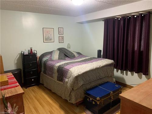 202-5222 Portage Road, Niagara Falls, ON - Indoor Photo Showing Bedroom