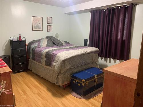 202-5222 Portage Road, Niagara Falls, ON - Indoor Photo Showing Bedroom