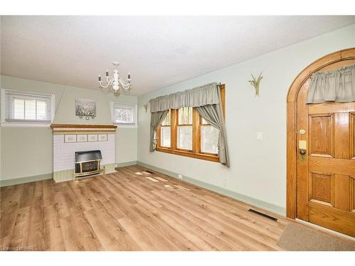 50 Riceland Avenue, Fort Erie, ON - Indoor With Fireplace