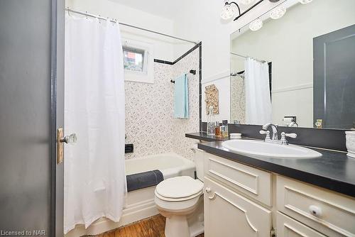 54 Henry Street, St. Catharines, ON - Indoor Photo Showing Bathroom