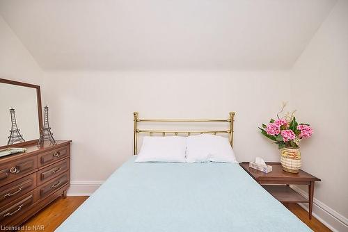 54 Henry Street, St. Catharines, ON - Indoor Photo Showing Bedroom