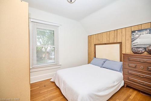 54 Henry Street, St. Catharines, ON - Indoor Photo Showing Bedroom