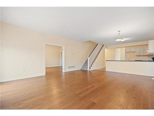 408 Hummel Crescent, Fort Erie, ON - Indoor Photo Showing Kitchen