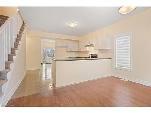 408 Hummel Crescent, Fort Erie, ON - Indoor Photo Showing Kitchen