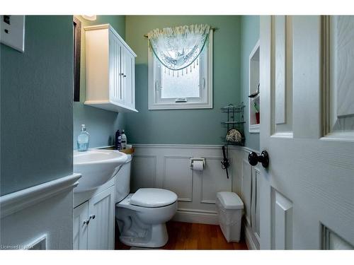 4118 Chippawa Parkway, Niagara Falls, ON - Indoor Photo Showing Bathroom