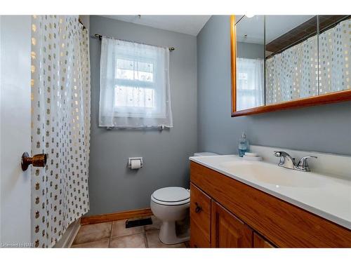 4118 Chippawa Parkway, Niagara Falls, ON - Indoor Photo Showing Bathroom