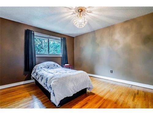 4118 Chippawa Parkway, Niagara Falls, ON - Indoor Photo Showing Bedroom