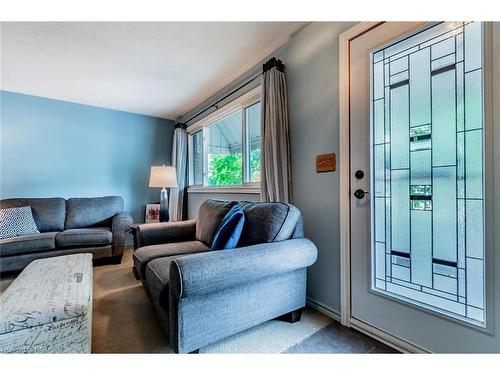 4118 Chippawa Parkway, Niagara Falls, ON - Indoor Photo Showing Living Room