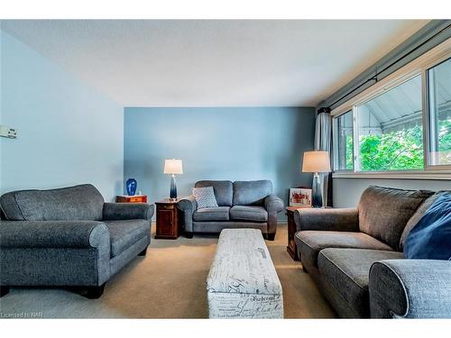 4118 Chippawa Parkway, Niagara Falls, ON - Indoor Photo Showing Living Room