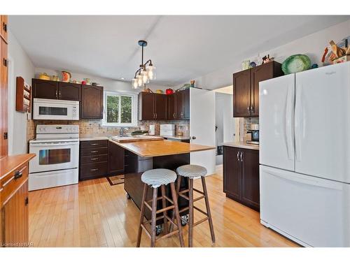 243 Vansickle Road, St. Catharines, ON - Indoor Photo Showing Kitchen