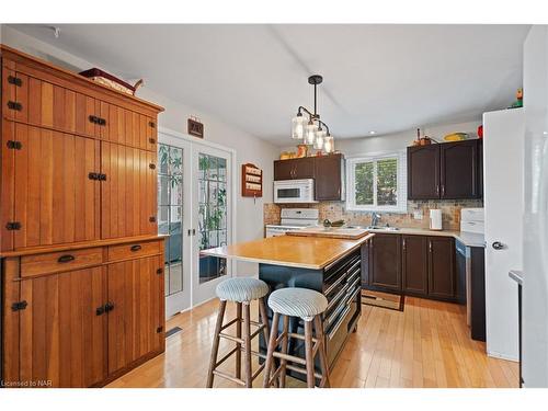 243 Vansickle Road, St. Catharines, ON - Indoor Photo Showing Kitchen