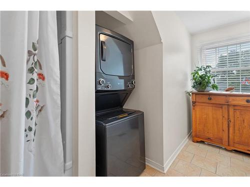 243 Vansickle Road, St. Catharines, ON - Indoor Photo Showing Laundry Room