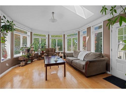 243 Vansickle Road, St. Catharines, ON - Indoor Photo Showing Living Room