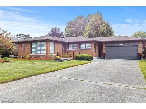 4563 Pinedale Drive, Niagara Falls, ON - Outdoor With Facade