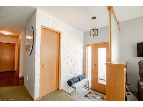 4563 Pinedale Drive, Niagara Falls, ON - Indoor Photo Showing Other Room