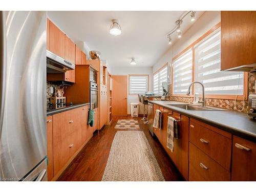 4563 Pinedale Drive, Niagara Falls, ON - Indoor Photo Showing Kitchen