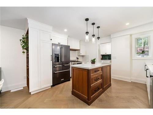 698 Rye Street, Niagara-On-The-Lake, ON - Indoor Photo Showing Kitchen