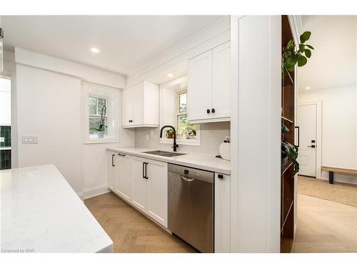 698 Rye Street, Niagara-On-The-Lake, ON - Indoor Photo Showing Kitchen With Double Sink