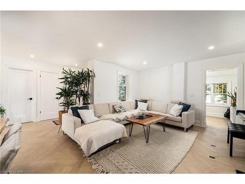 698 Rye Street, Niagara-On-The-Lake, ON - Indoor Photo Showing Living Room