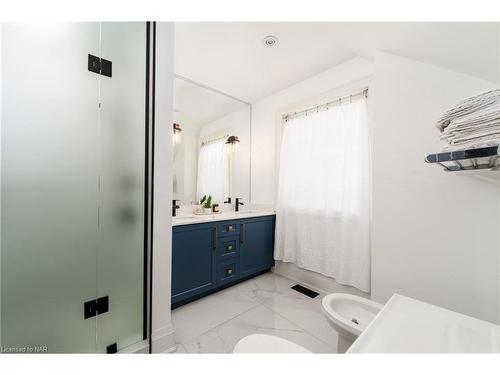 698 Rye Street, Niagara-On-The-Lake, ON - Indoor Photo Showing Bathroom