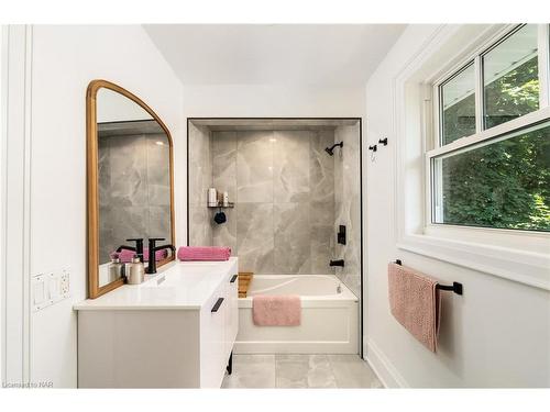 698 Rye Street, Niagara-On-The-Lake, ON - Indoor Photo Showing Bathroom