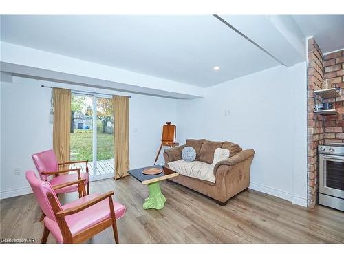 59 Permilla Street, St. Catharines, ON - Indoor Photo Showing Living Room