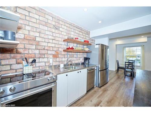 59 Permilla Street, St. Catharines, ON - Indoor Photo Showing Kitchen