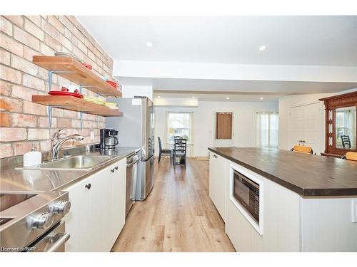 59 Permilla Street, St. Catharines, ON - Indoor Photo Showing Kitchen