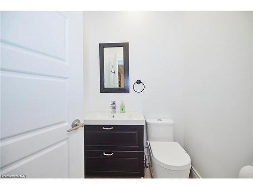 59 Permilla Street, St. Catharines, ON - Indoor Photo Showing Bathroom